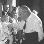 Giugno 1998. Francesco Zenobio sorride al nipotino Francesco Zenobio.